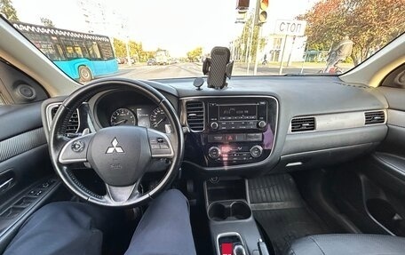 Mitsubishi Outlander III рестайлинг 3, 2012 год, 970 000 рублей, 12 фотография