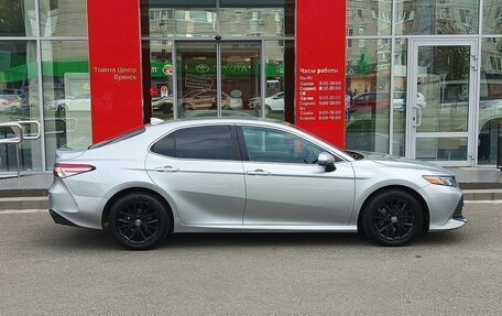 Toyota Camry, 2020 год, 2 200 000 рублей, 4 фотография