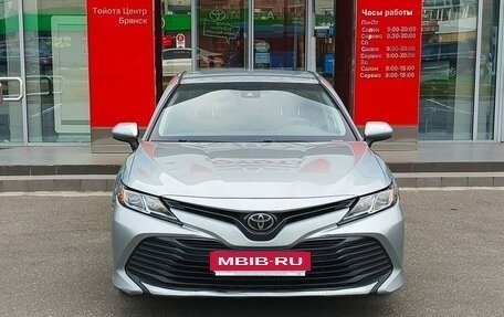 Toyota Camry, 2020 год, 2 200 000 рублей, 2 фотография