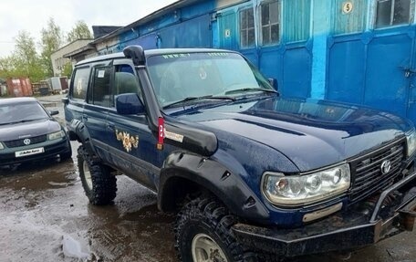 Toyota Land Cruiser 80 рестайлинг, 1997 год, 700 000 рублей, 5 фотография