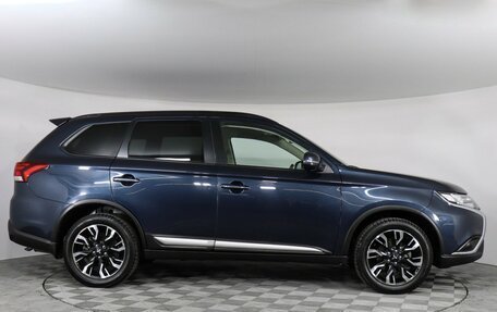 Mitsubishi Outlander III рестайлинг 3, 2021 год, 2 299 000 рублей, 4 фотография