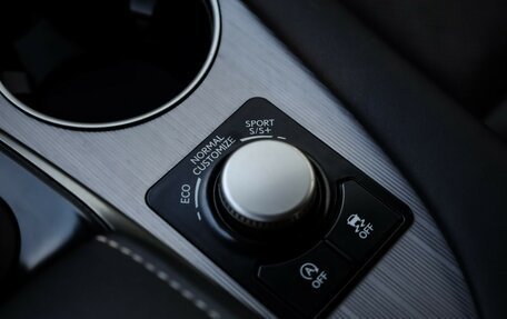 Lexus RX IV рестайлинг, 2017 год, 3 800 000 рублей, 15 фотография