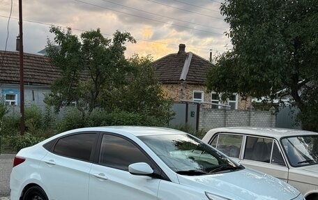 Hyundai Solaris II рестайлинг, 2015 год, 1 100 000 рублей, 2 фотография