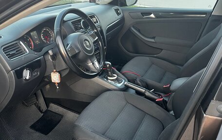 Volkswagen Jetta VI, 2012 год, 990 000 рублей, 2 фотография