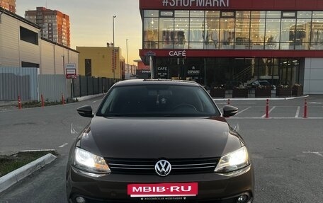 Volkswagen Jetta VI, 2012 год, 990 000 рублей, 3 фотография