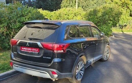 Mitsubishi Outlander III рестайлинг 3, 2019 год, 1 700 000 рублей, 1 фотография
