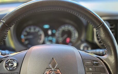 Mitsubishi Outlander III рестайлинг 3, 2019 год, 1 700 000 рублей, 17 фотография
