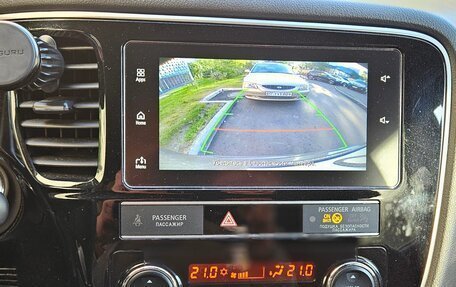 Mitsubishi Outlander III рестайлинг 3, 2019 год, 1 700 000 рублей, 13 фотография