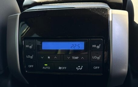 Toyota Land Cruiser Prado 150 рестайлинг 2, 2022 год, 7 450 000 рублей, 5 фотография