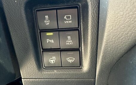 Toyota Land Cruiser Prado 150 рестайлинг 2, 2022 год, 7 450 000 рублей, 14 фотография