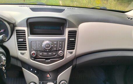 Chevrolet Cruze II, 2010 год, 425 000 рублей, 13 фотография