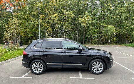 Volkswagen Tiguan II, 2018 год, 2 400 000 рублей, 4 фотография