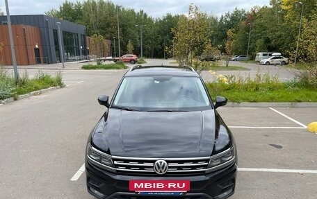 Volkswagen Tiguan II, 2018 год, 2 400 000 рублей, 9 фотография