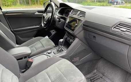 Volkswagen Tiguan II, 2018 год, 2 400 000 рублей, 11 фотография