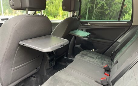 Volkswagen Tiguan II, 2018 год, 2 400 000 рублей, 16 фотография