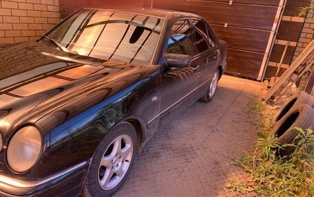 Mercedes-Benz E-Класс, 1996 год, 415 000 рублей, 2 фотография