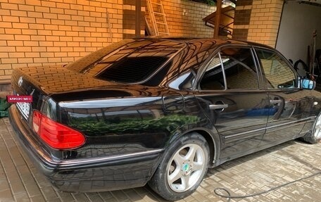 Mercedes-Benz E-Класс, 1996 год, 415 000 рублей, 3 фотография