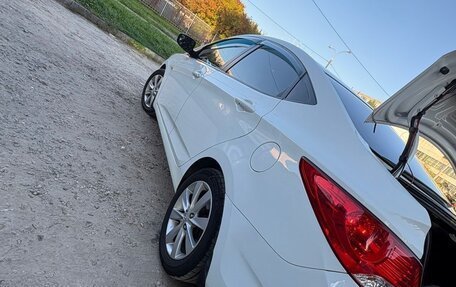 Hyundai Solaris II рестайлинг, 2013 год, 850 000 рублей, 3 фотография