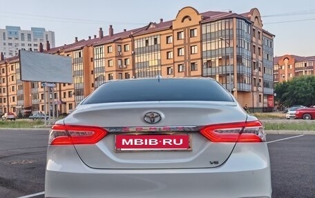 Toyota Camry, 2018 год, 3 030 000 рублей, 8 фотография
