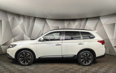 Mitsubishi Outlander III рестайлинг 3, 2021 год, 2 445 000 рублей, 5 фотография