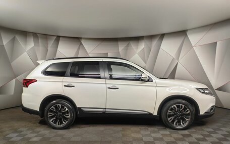 Mitsubishi Outlander III рестайлинг 3, 2021 год, 2 445 000 рублей, 6 фотография