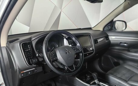 Mitsubishi Outlander III рестайлинг 3, 2021 год, 2 445 000 рублей, 14 фотография