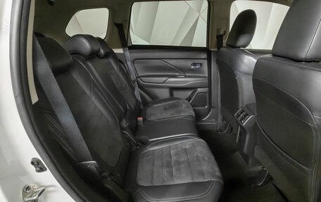 Mitsubishi Outlander III рестайлинг 3, 2021 год, 2 445 000 рублей, 12 фотография