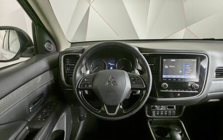 Mitsubishi Outlander III рестайлинг 3, 2021 год, 2 445 000 рублей, 15 фотография