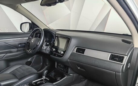 Mitsubishi Outlander III рестайлинг 3, 2021 год, 2 445 000 рублей, 9 фотография