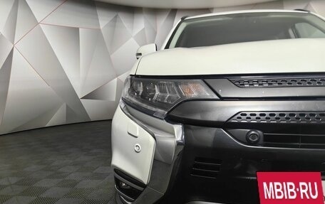 Mitsubishi Outlander III рестайлинг 3, 2021 год, 2 445 000 рублей, 18 фотография