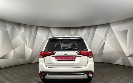 Mitsubishi Outlander III рестайлинг 3, 2021 год, 2 445 000 рублей, 8 фотография