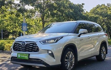 Toyota Highlander, 2021 год, 3 700 000 рублей, 3 фотография