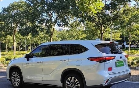 Toyota Highlander, 2021 год, 3 700 000 рублей, 4 фотография