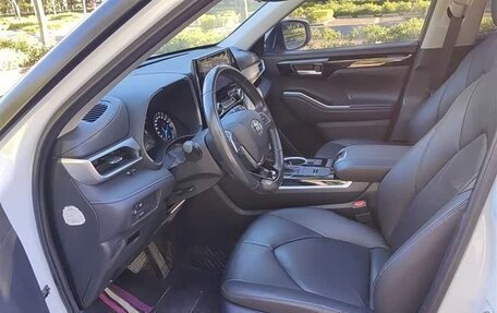 Toyota Highlander, 2021 год, 3 700 000 рублей, 12 фотография