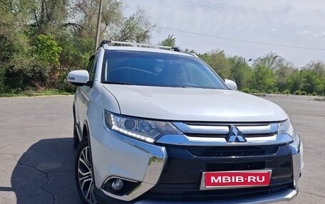 Mitsubishi Outlander III рестайлинг 3, 2016 год, 2 200 000 рублей, 1 фотография