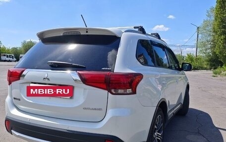 Mitsubishi Outlander III рестайлинг 3, 2016 год, 2 200 000 рублей, 3 фотография