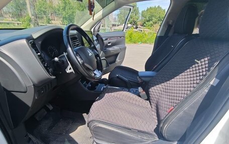 Mitsubishi Outlander III рестайлинг 3, 2016 год, 2 200 000 рублей, 15 фотография