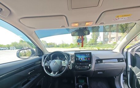 Mitsubishi Outlander III рестайлинг 3, 2016 год, 2 200 000 рублей, 18 фотография