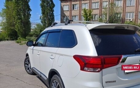Mitsubishi Outlander III рестайлинг 3, 2016 год, 2 200 000 рублей, 5 фотография