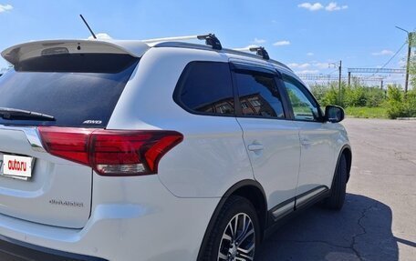 Mitsubishi Outlander III рестайлинг 3, 2016 год, 2 200 000 рублей, 20 фотография