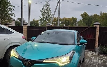 Toyota C-HR I рестайлинг, 2017 год, 1 700 000 рублей, 1 фотография
