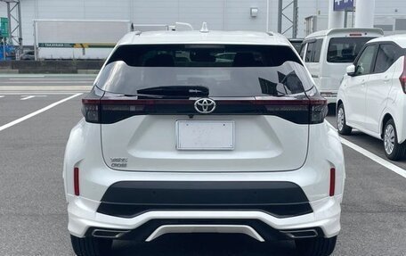 Toyota Yaris Cross, 2022 год, 1 330 000 рублей, 4 фотография