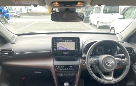 Toyota Yaris Cross, 2022 год, 1 330 000 рублей, 6 фотография