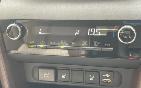 Toyota Yaris Cross, 2022 год, 1 330 000 рублей, 16 фотография