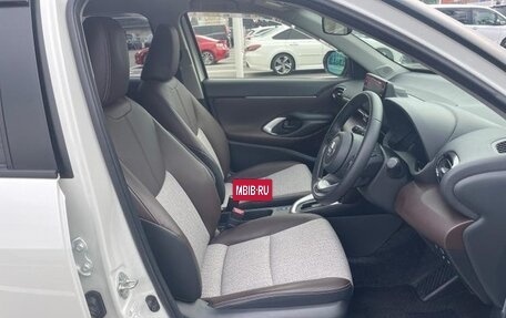 Toyota Yaris Cross, 2022 год, 1 330 000 рублей, 22 фотография