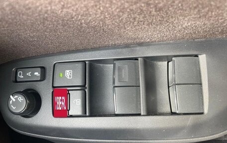 Toyota Yaris Cross, 2022 год, 1 330 000 рублей, 21 фотография