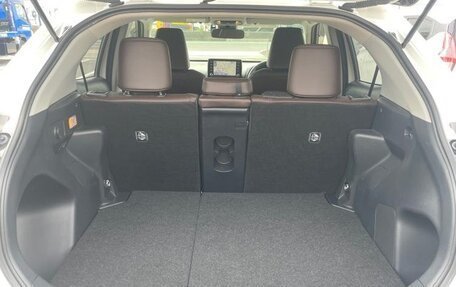 Toyota Yaris Cross, 2022 год, 1 330 000 рублей, 28 фотография