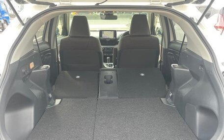 Toyota Yaris Cross, 2022 год, 1 330 000 рублей, 29 фотография