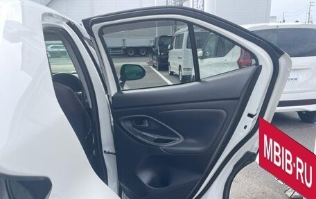 Toyota Yaris Cross, 2022 год, 1 330 000 рублей, 27 фотография