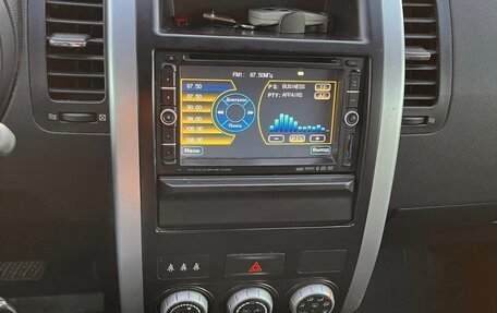 Nissan X-Trail, 2010 год, 880 000 рублей, 2 фотография